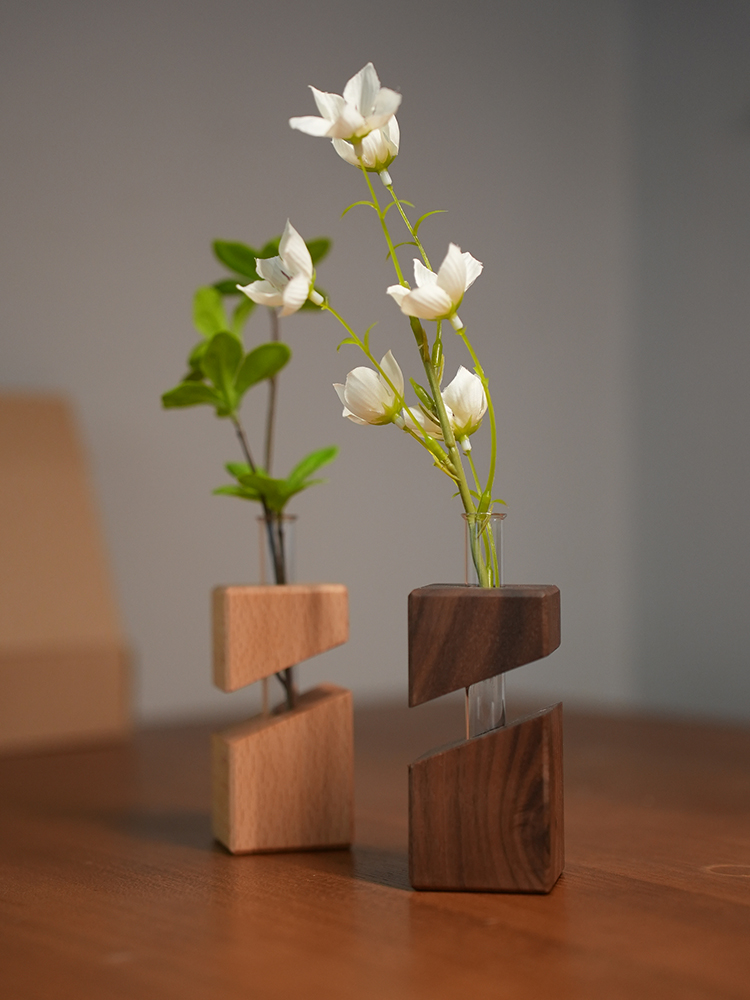 Glass Vase Nordic - แจกันแก้วทรงเรขาคณิตสไตล์นอร์ดิก ตกแต่งด้วยดอกไม้แห้ง พร้อมฐานไม้ ดีไซน์สร้างสรรค์ ใช้ตกแต่งโต๊ะหรือแขวนผนัง